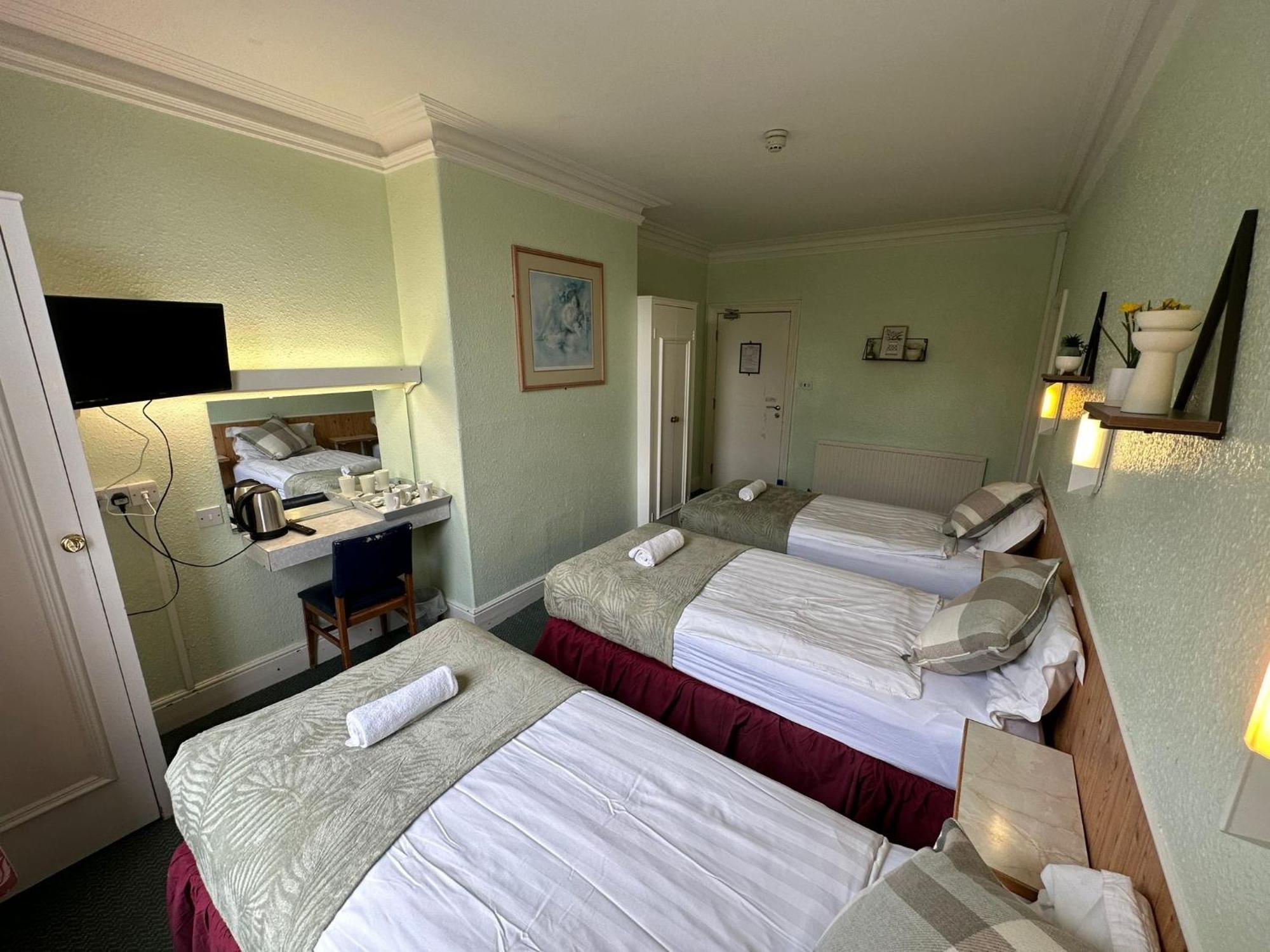 Green Gables Hotel Скарбъро Стая снимка