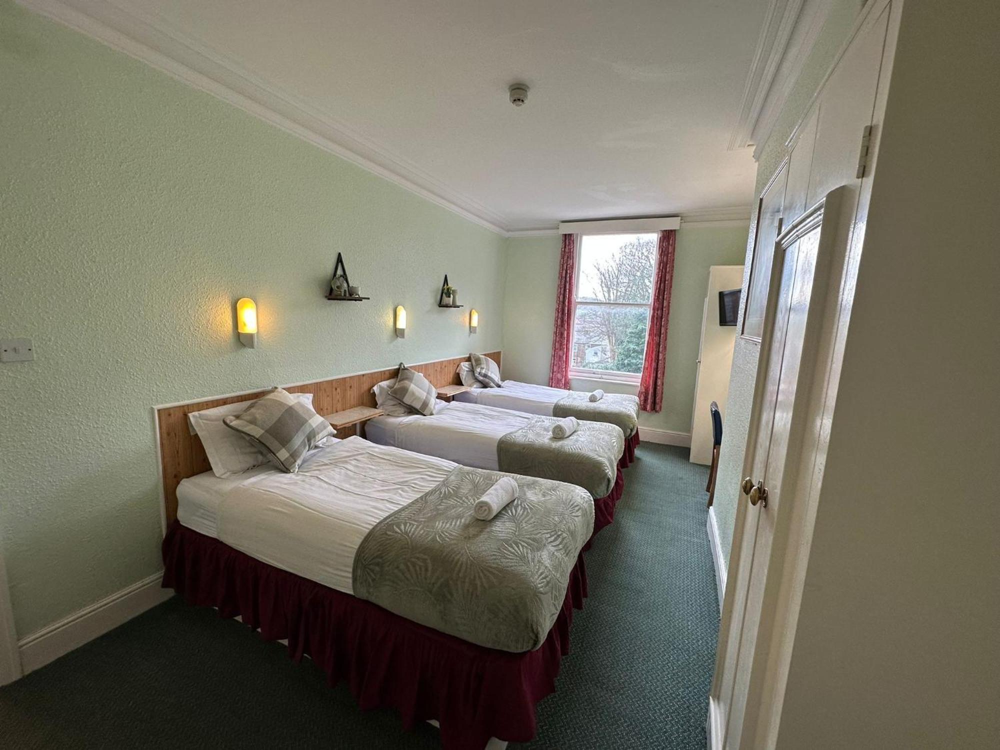 Green Gables Hotel Скарбъро Стая снимка