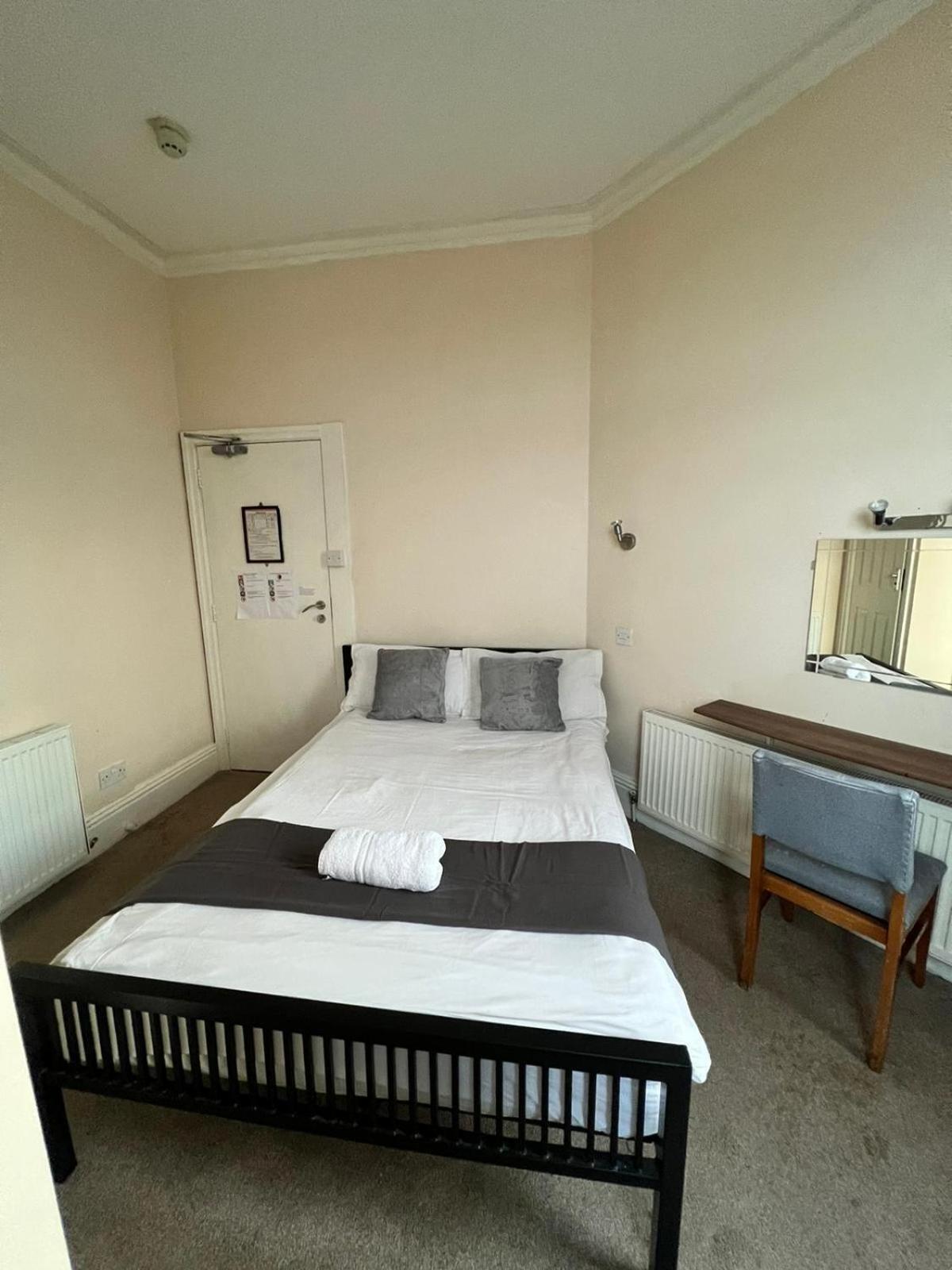Green Gables Hotel Скарбъро Стая снимка
